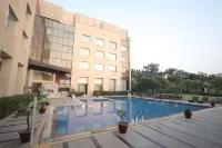 Fortune Park Orange, Sidhrawali, Gurugram - Member ITC Hotels' Group - Swimmingpools