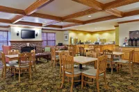 Country Inn & Suites by Radisson, Sycamore, IL - parking