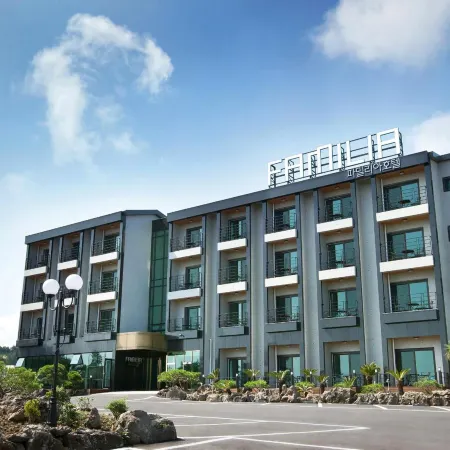 Familia Hotel Отели рядом с достопримечательностью «Музей медведей Джоан»