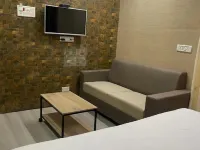 Coromandel Suites Hotels near Anna Nagar