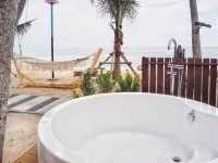 Sichon Glamping Resort, Beachfront - Hot Tub