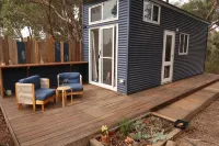 Blue Orchid Tiny House - parking