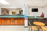 Super 8 by Wyndham Greensboro - 2-Star
