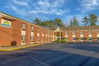 Days Inn by Wyndham Brunswick Bath Area Hotel di Brunswick