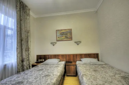 Кадгарон Отели рядом с достопримечательностью «Северо-Осетинский Республиканский Художественный Музей им. М. Туганова»