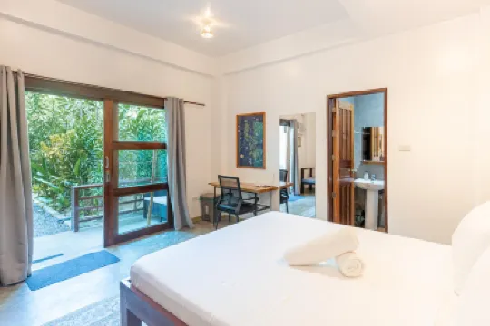 Fat Lips Surf Lodge فنادق في 