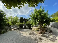 La Fontaine Aux Poissons Rouges