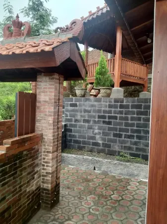 The Pekayon Villa Pacet Отели в г. Моджокерто