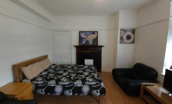 London Edgware Station Apartment