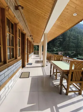 Hotel Purnima - A Riverside Hotel in Kasol Отели в г. Касоль