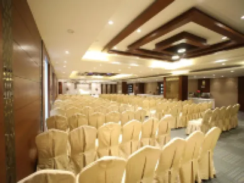 โรงแรมบายค์ ซูราจ พลาซา เวจ โรงแรม, ธานี โรงแรมในธาเน