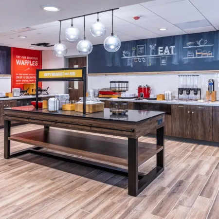 Hampton Inn & Suites by Hilton Bakersfield Central