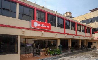 RedDoorz at H&W Hotel Solo