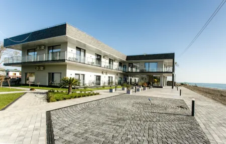 Costa d'Ora Отели рядом с достопримечательностью «Гагрский аквапарк»