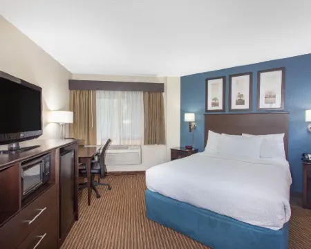 AmericInn by Wyndham Mankato Event Center マンケートーのホテル