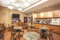 La Quinta Inn & Suites by Wyndham Portland Airport - Pools