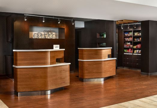 코트야드 바이 메리어트 볼더 실내 수영장