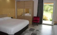 L'Hôtel du Lac Casteljaloux - ติดทะเล
