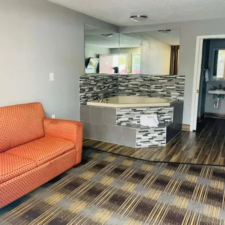 Travelodge by Wyndham Sellersburg / Louisville North