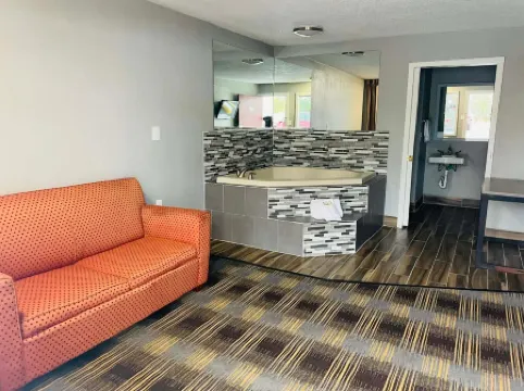 Travelodge by Wyndham Sellersburg / Louisville North