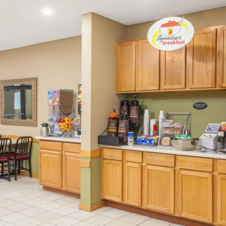 Super 8 by Wyndham Goshen