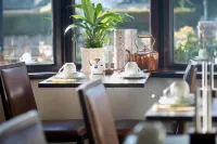 Conifers Guest House - breakfast