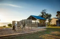 Swansea Beach Chalets - Pool