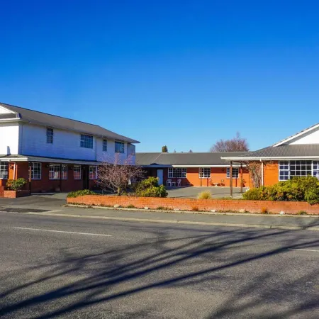 Colonial Motel