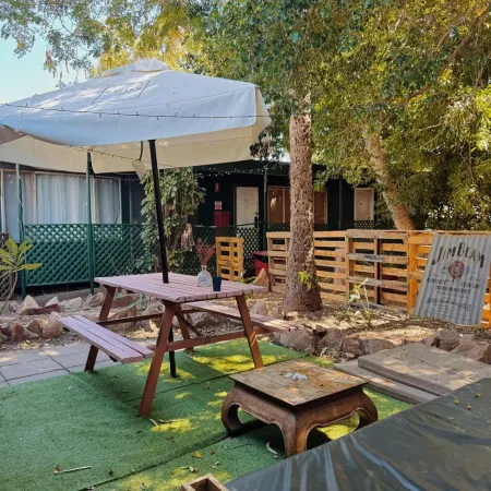 Roebuck Bay Backpackers and Party Bar