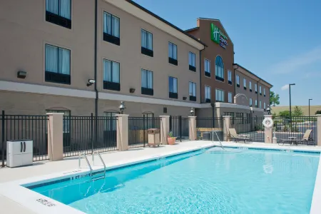 Holiday Inn Express & Suites Prattville South Отели в г. Отога