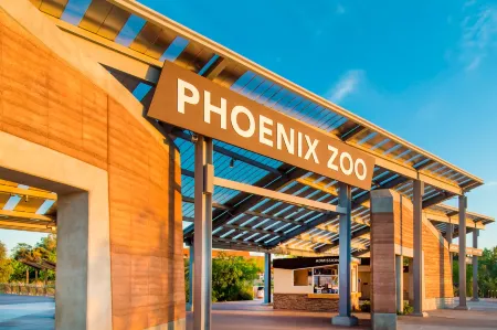Holiday Inn Express & Suites Phoenix - Airport North