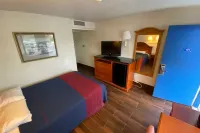 Travelodge by Wyndham Grand Rapids North Hotels in Walker