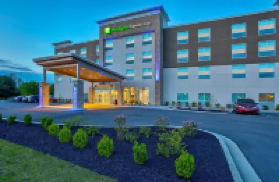 Holiday Inn Express & Suites LEXINGTON W - VERSAILLES by IHG Hotels in Woodford County
