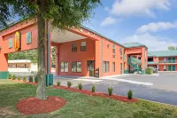 Super 8 by Wyndham Gainesville Các khách sạn ở Gainesville