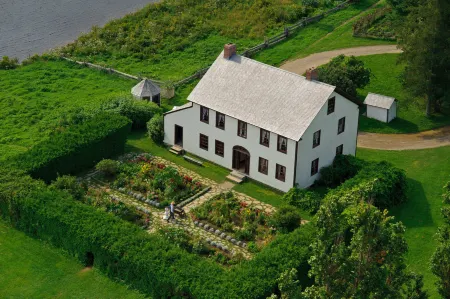 Delta Hotels Fredericton Отели рядом с достопримечательностью «Университет Нью Брансуик»