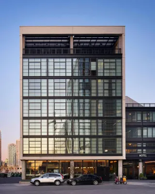The Emily Hotel Hotel in zona Intuit: The Center for Intuitive and Outsider Art
