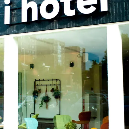 I Hotel Отели рядом с достопримечательностью «Церковь Схеллингвуда»