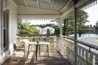 Mr & MRS Smith Drift House