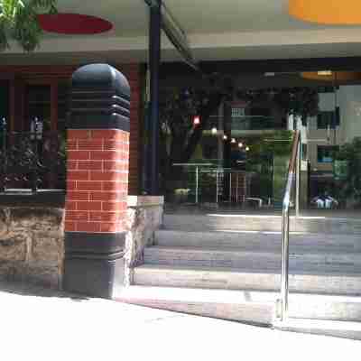 Riverview on Mount Street Hotel Exterior