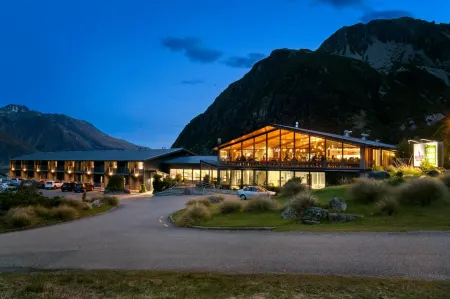 Mt Cook Lodge & Motels