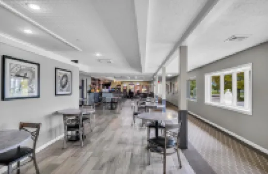Eastlake Suites Hotel & Conference Center by OYO Urbana