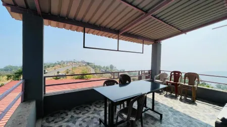 Kaas Hill Resort Отели в г. Сатара