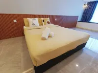 Imperio Melaka Standard Suites by Jeffery Lam Home Management - Infinity Pools