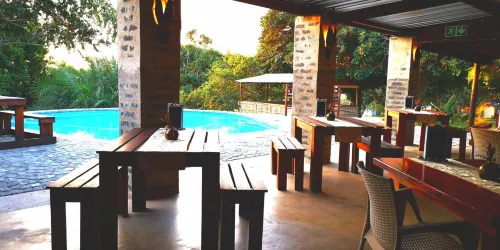 Kingfisher Bush Lodge Hotels in Emangusi