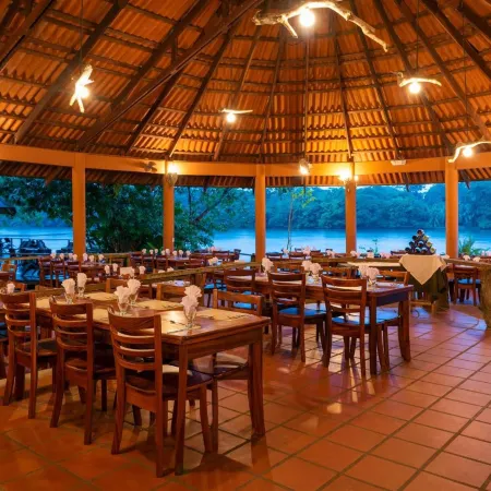 Laguna Lodge