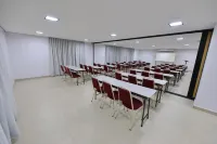 ヴィンズ エコノミック ホテル - 駐車場