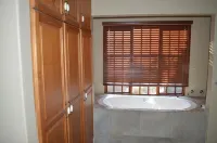 Lake Sands Manor - B&Bs (Bed and breakfast)