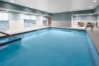 Holiday Inn Express & Suites Elkhorn - Lake Geneva Area Hotels in Delavan