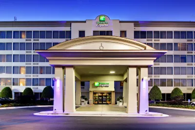 Holiday Inn Express Atlanta-Kennesaw Hotels near Winkenhofer Pine Ridge Funeral Home & Memorial Park