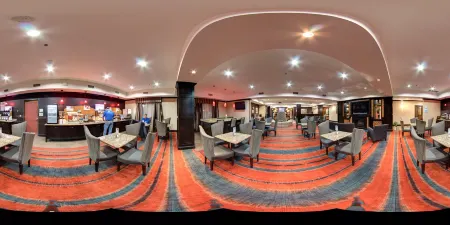 Holiday Inn Express & Suites Paris